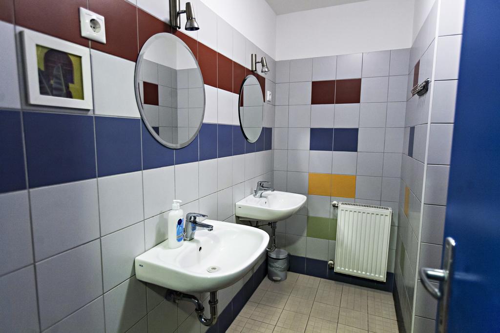 Broadway Hostel Budapest Exterior photo