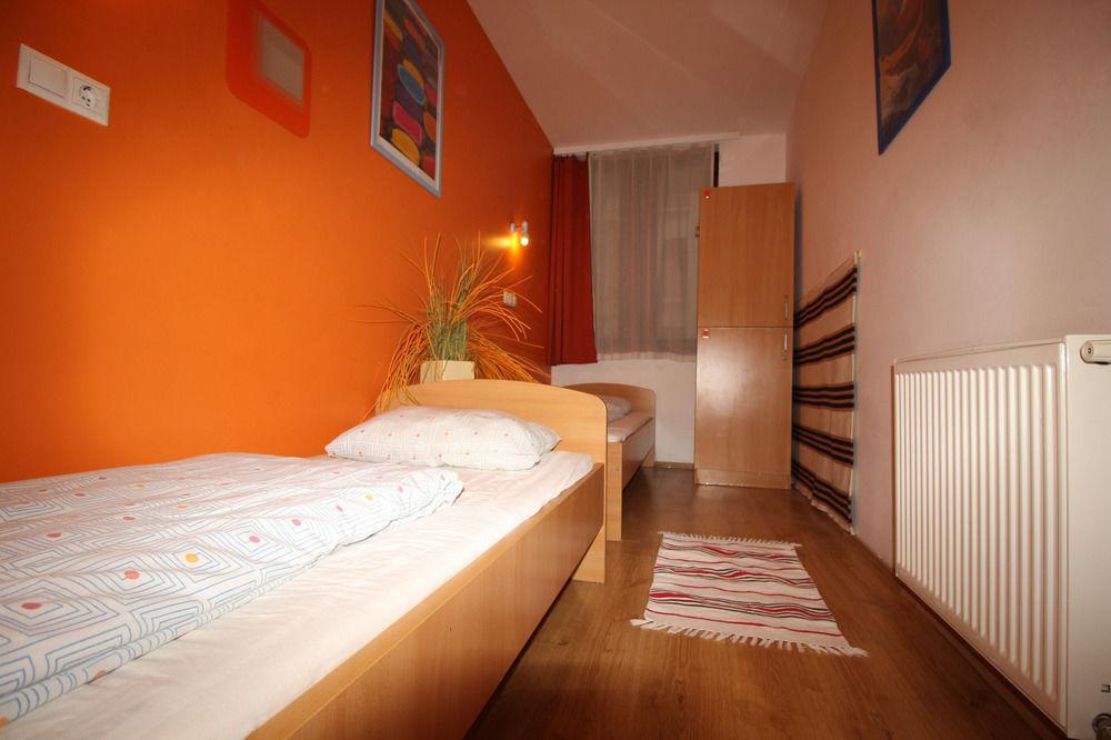 Broadway Hostel Budapest Exterior photo