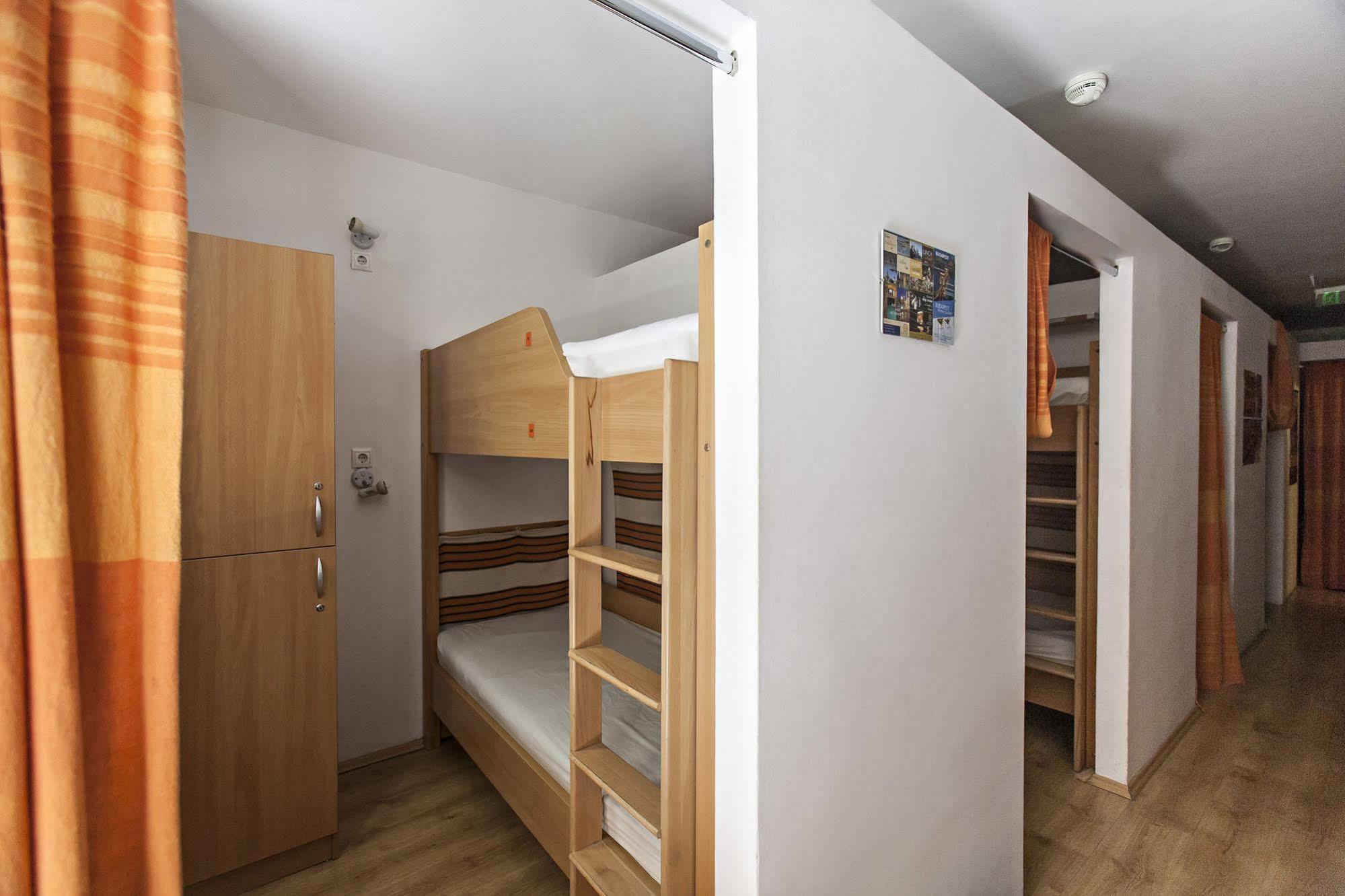 Broadway Hostel Budapest Exterior photo